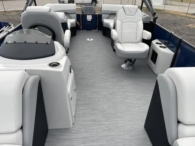 Slide: The Image of Lowe SS230W 2024 - 10