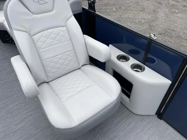 Slide: The Image of Lowe SS230W 2024 - 12