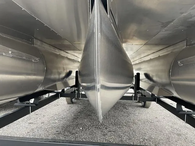 Slide: The Image of Lowe SS230W 2024 - 7