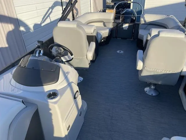 Slide: The Image of Lowe SS230W 2024 - 10