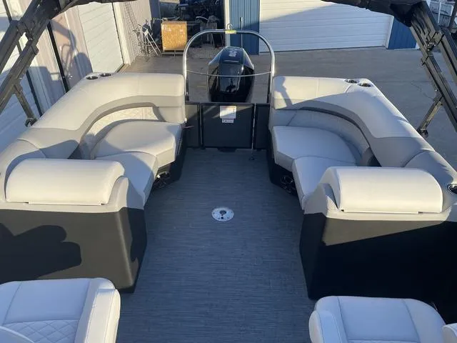 Slide: The Image of Lowe SS230W 2024 - 12