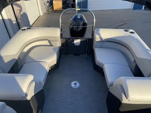 Slide: The Image of Lowe SS230W 2024 - 17