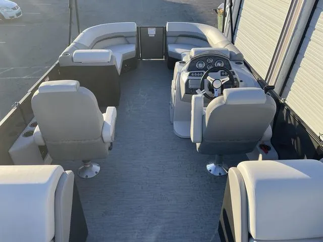 Slide: The Image of Lowe SS230W 2024 - 19