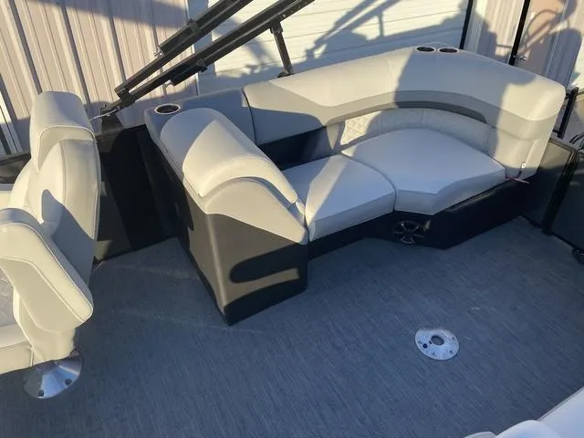 Slide: The Image of Lowe SS230W 2024 - 21