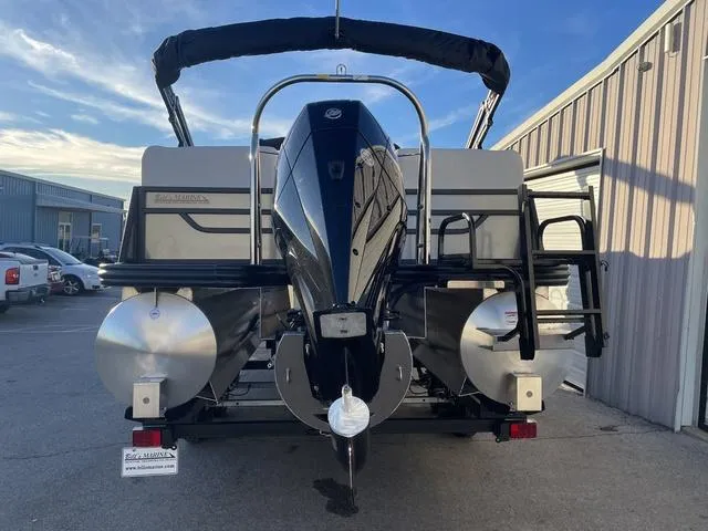 Slide: The Image of Lowe SS230W 2024 - 4