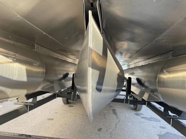 Slide: The Image of Lowe SS230W 2024 - 7