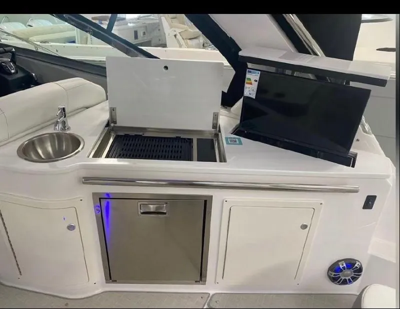 Slide: The Image of Wet Bar/Electric Grill/Beverage Refrigerator/TV - 14
