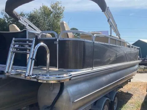 Slide: The Image of 2019 Tahoe Pontoon GT 2385 boat with sleek design and sturdy aluminum pontoons. - 5