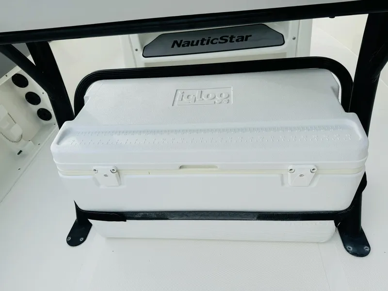 Slide: The Image of White Igloo cooler on 2022 NauticStar 2102 Legacy boat deck. - 44