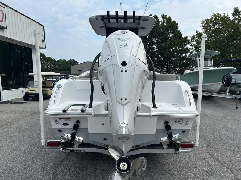 Slide: The Image of Sea Hunt Ultra 239 SE 2025 - 5