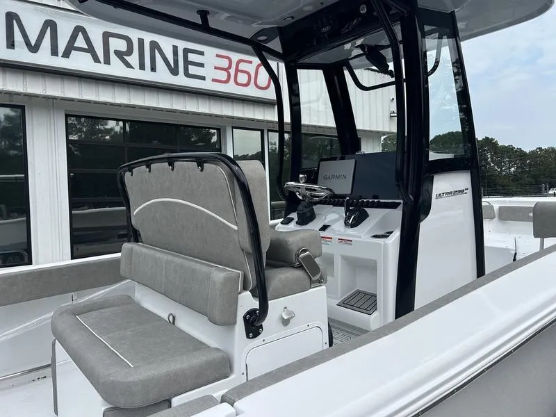 Slide: The Image of Sea Hunt Ultra 239 SE 2025 - 6