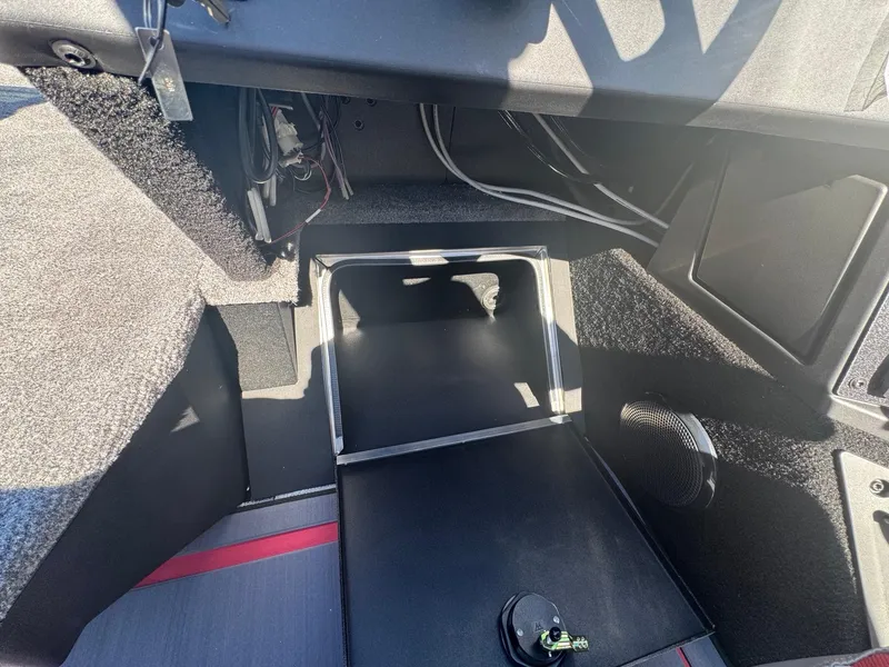 Slide: The Image of 2025 Alumacraft Trophy 185X SC Rotax S interior storage compartment. - 24
