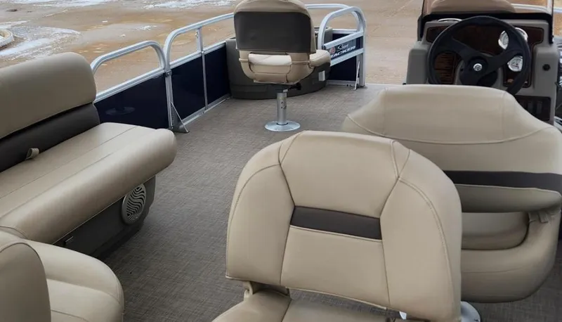 Slide: The Image of Sun Tracker Bass Buggy 18 DLX 2025 - 87