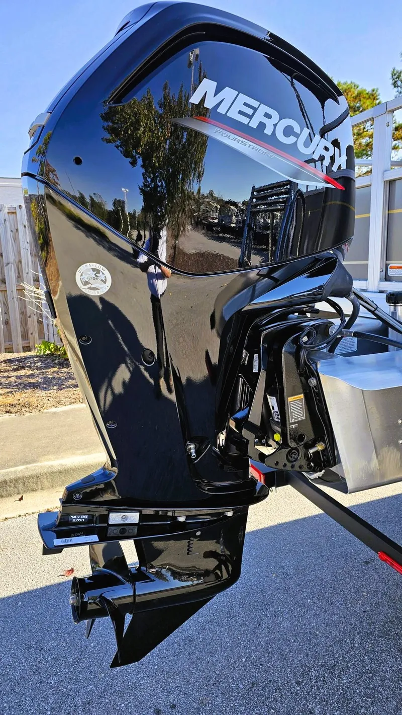 Slide: The Image of Mercury outboard motor on 2025 Sun Tracker Party Barge 18 DLX. - 4