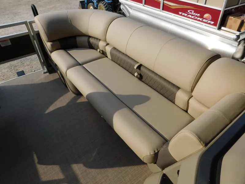 Slide: The Image of 2025 Sun Tracker SportFish 20 DLX pontoon boat with beige seating. - 18