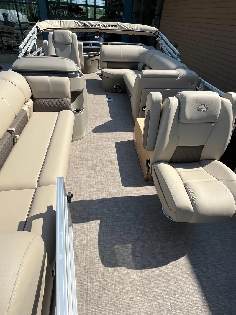 Slide: The Image of Sun Tracker SportFish 20 DLX 2025 - 83