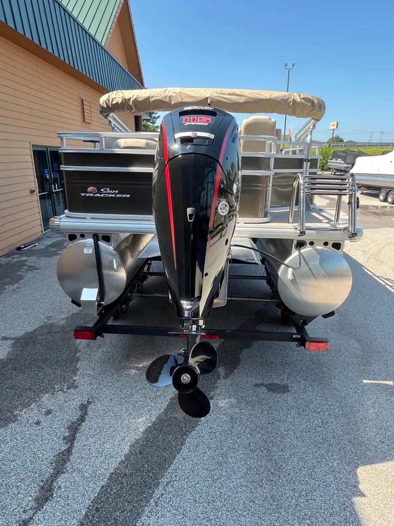 Slide: The Image of Sun Tracker SportFish 20 DLX 2025 - 84