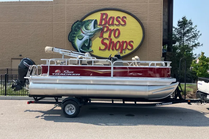 The Image of 2025 Sun Tracker Bass Buggy 18 DLX pontoon boat at Bass Pro Shops. - 0