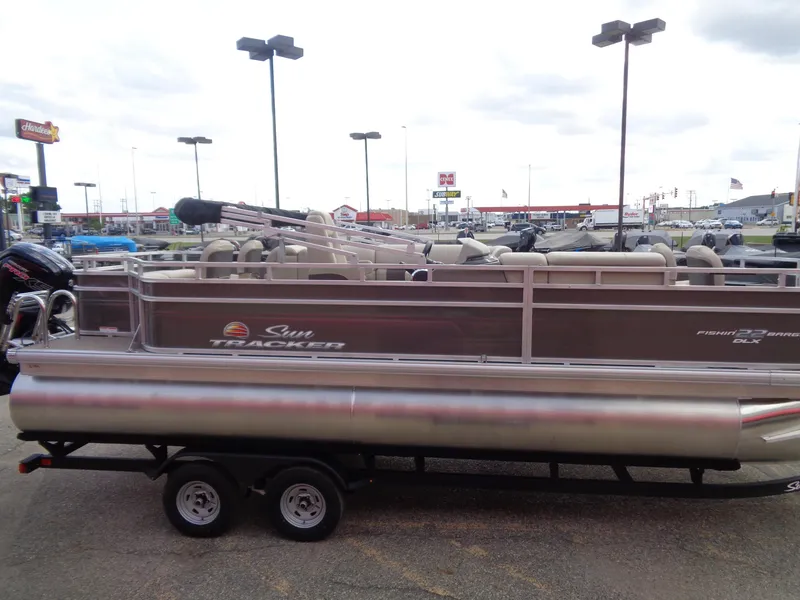 Slide: The Image of Sun Tracker Fishin' Barge 22 DLX 2025 - 73