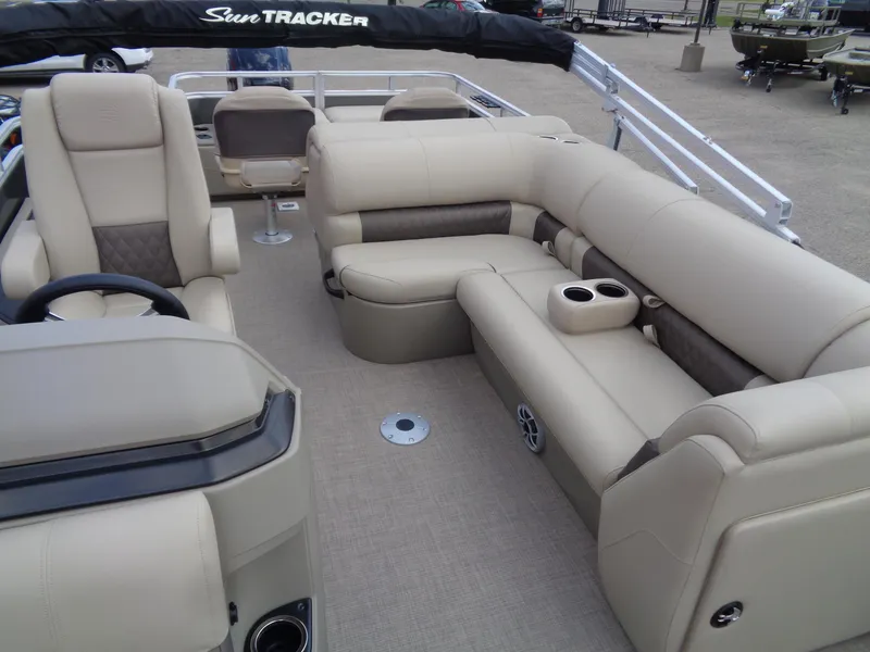 Slide: The Image of Sun Tracker Fishin' Barge 22 DLX 2025 - 79