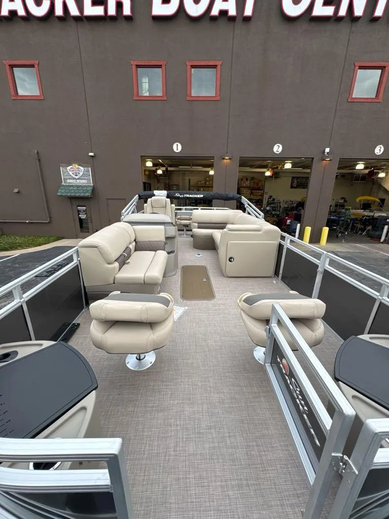 Slide: The Image of 2025 Sun Tracker Fishin' Barge 22 XP3 interior at boat center. - 7