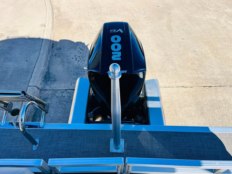 Slide: The Image of 2025 Sun Tracker Party Barge 22 RF XP3 with powerful 200 HP engine. - 49