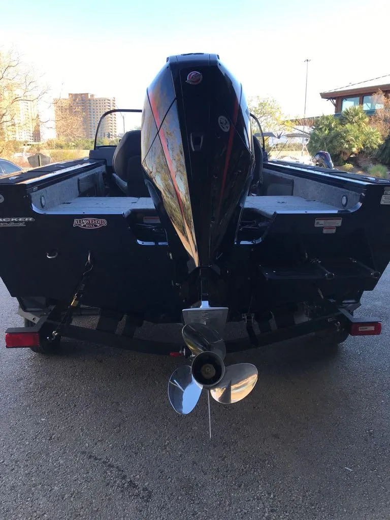 Slide: The Image of 2025 Tracker Targa V-19 Combo boat, rear view with outboard motor. - 7