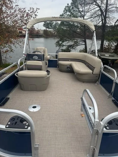 Slide: The Image of Sun Tracker Bass Buggy 16 XL Select 2025 - 70