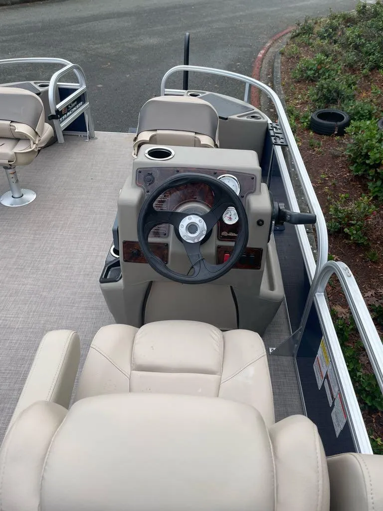 Slide: The Image of Sun Tracker Bass Buggy 18 DLX 2025 - 85