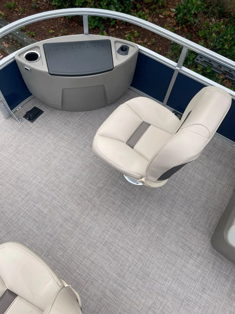 Slide: The Image of Sun Tracker Bass Buggy 18 DLX 2025 - 86