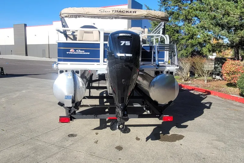 Slide: The Image of Sun Tracker Bass Buggy 18 DLX 2025 - 88