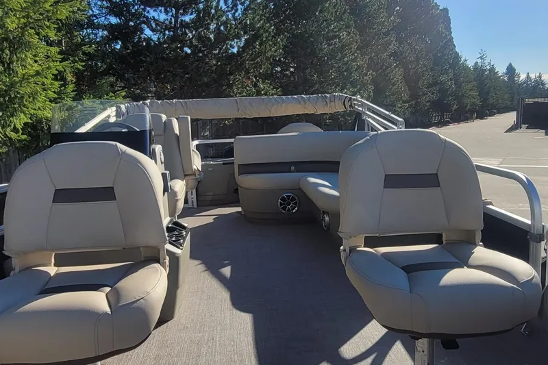 Slide: The Image of Sun Tracker Bass Buggy 18 DLX 2025 - 89