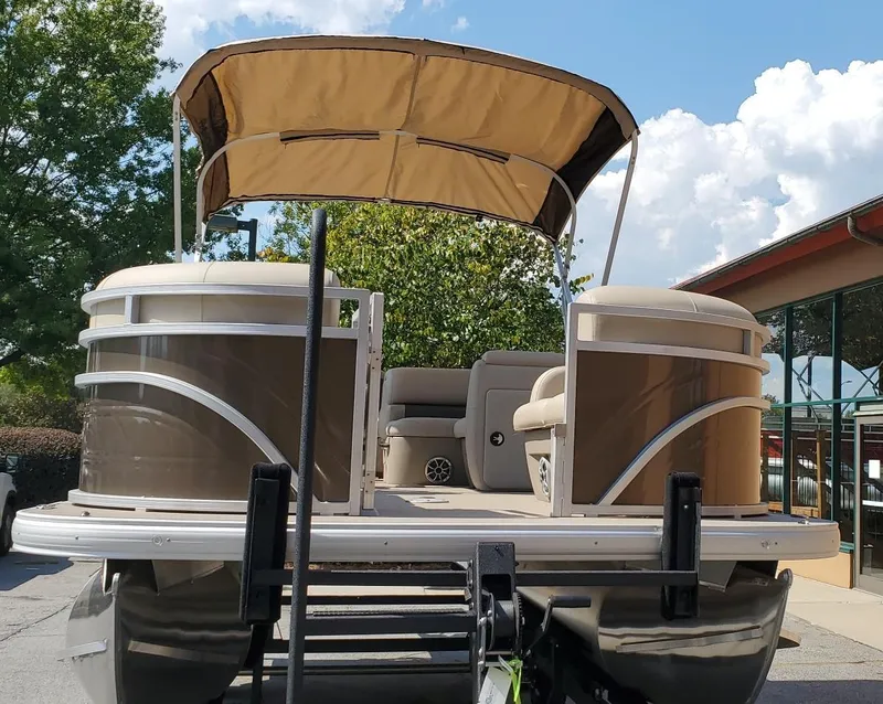 Slide: The Image of Sun Tracker SportFish 22 DLX 2025 - 88