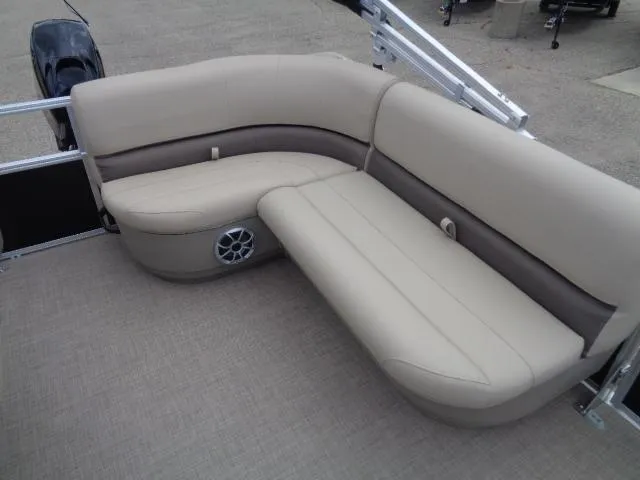 Slide: The Image of Sun Tracker Party Barge 16 DLX 2025 - 50