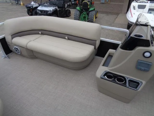 Slide: The Image of Sun Tracker Party Barge 16 DLX 2025 - 52