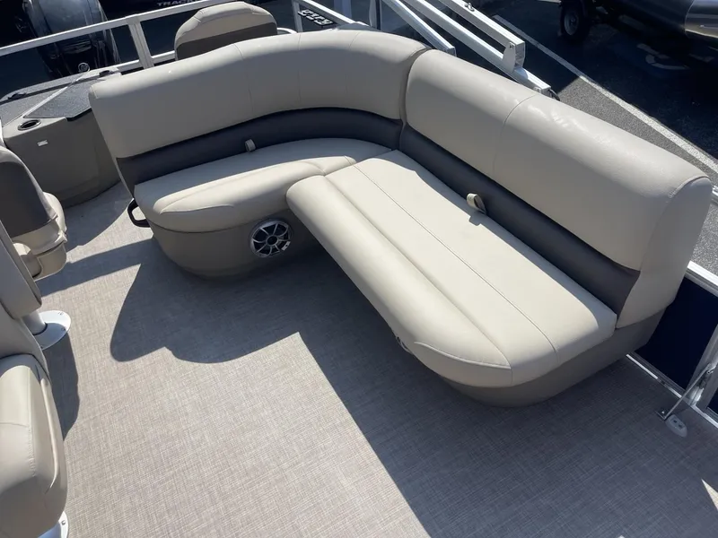 Slide: The Image of 2025 Sun Tracker Bass Buggy 18 DLX pontoon boat with beige seating. - 9