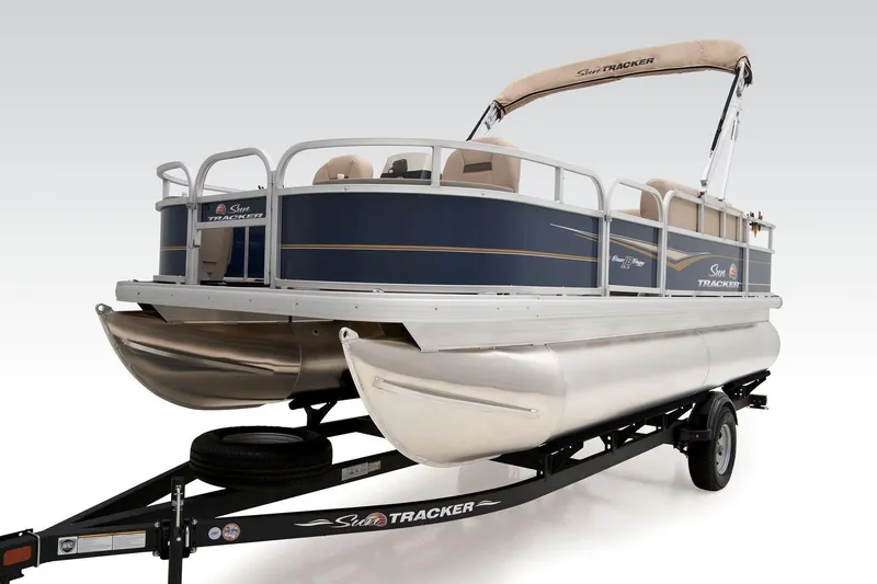Slide: The Image of Sun Tracker Bass Buggy 18 DLX 2025 - 24