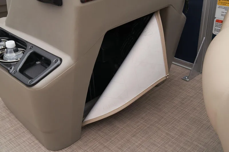Slide: The Image of Sun Tracker Bass Buggy 18 DLX 2025 - 45