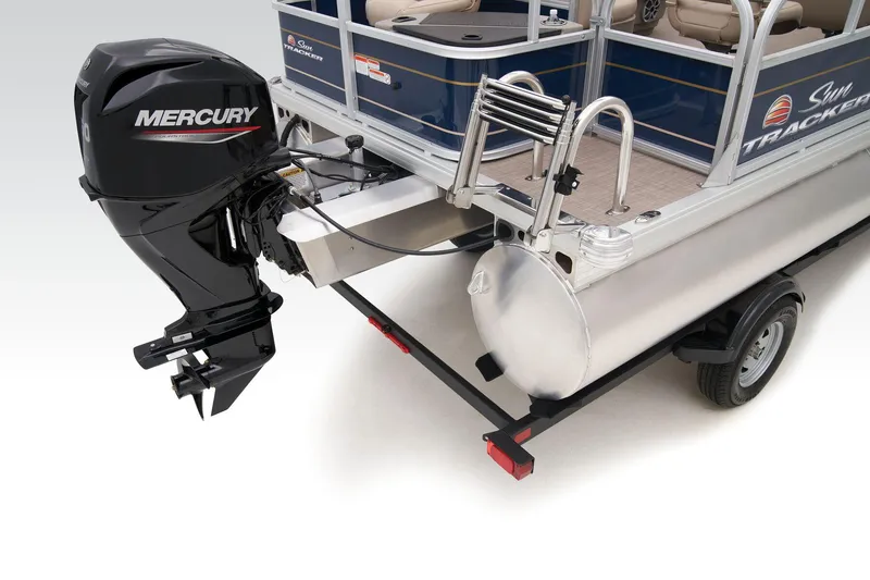 Slide: The Image of Sun Tracker Bass Buggy 18 DLX 2025 - 68
