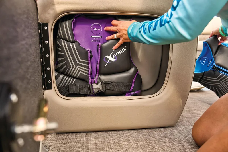 Slide: The Image of Sun Tracker SportFish 22 DLX 2025 - 91