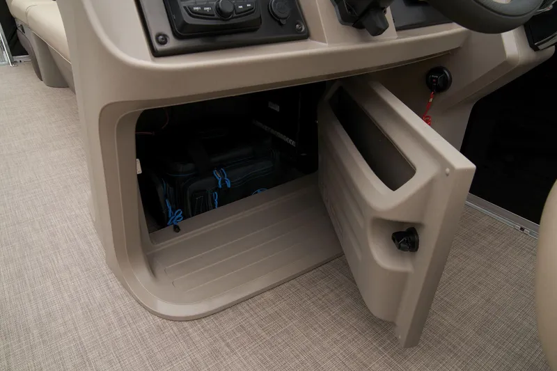 Slide: The Image of Manufacturer Provided Image: Sun Tracker SportFish 20 DLX - 30