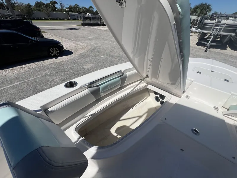 Slide: The Image of Robalo 206 Cayman 2024 - 17