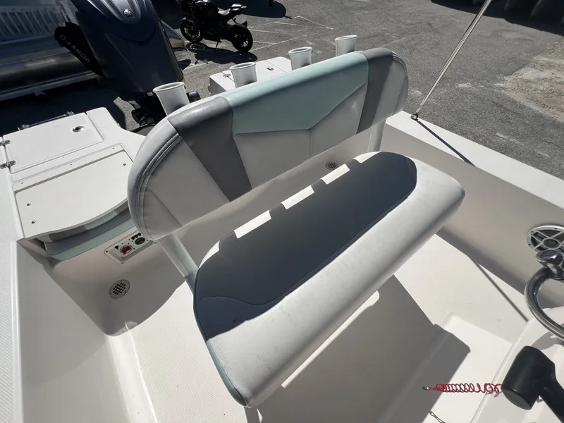 Slide: The Image of Robalo 206 Cayman 2024 - 9