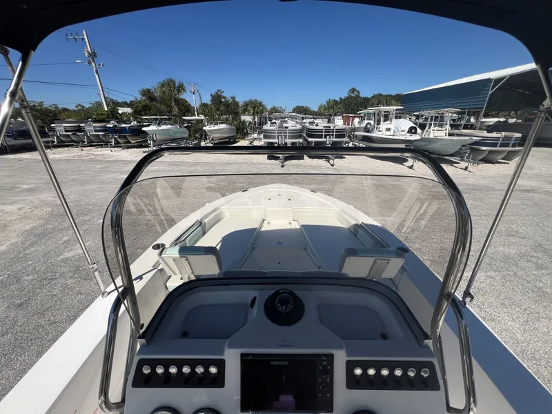 Slide: The Image of Robalo 206 Cayman 2024 - 13