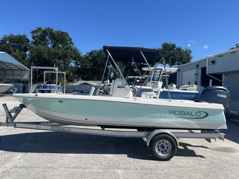 Slide: The Image of Robalo 206 Cayman 2024 - 1