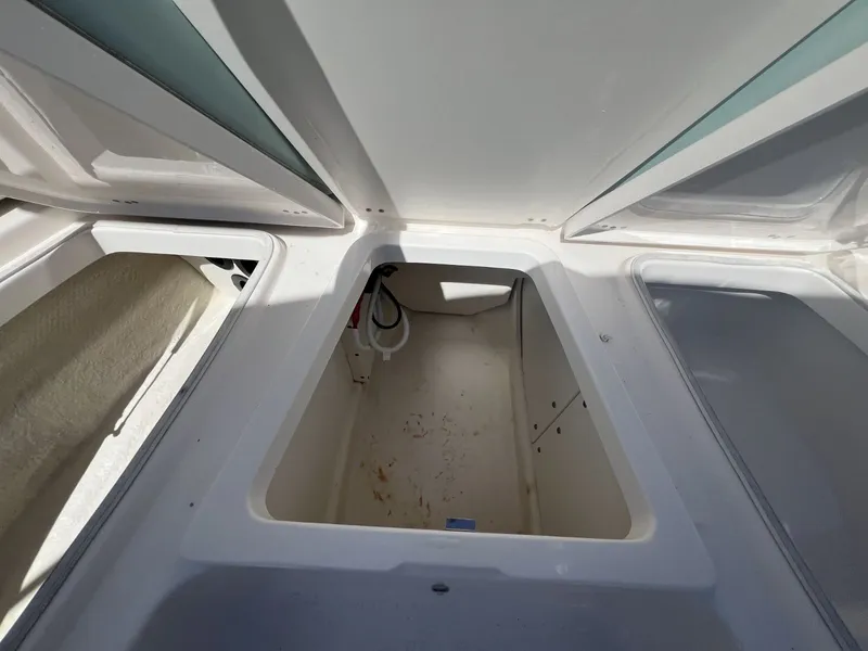 Slide: The Image of Robalo 206 Cayman 2024 - 18