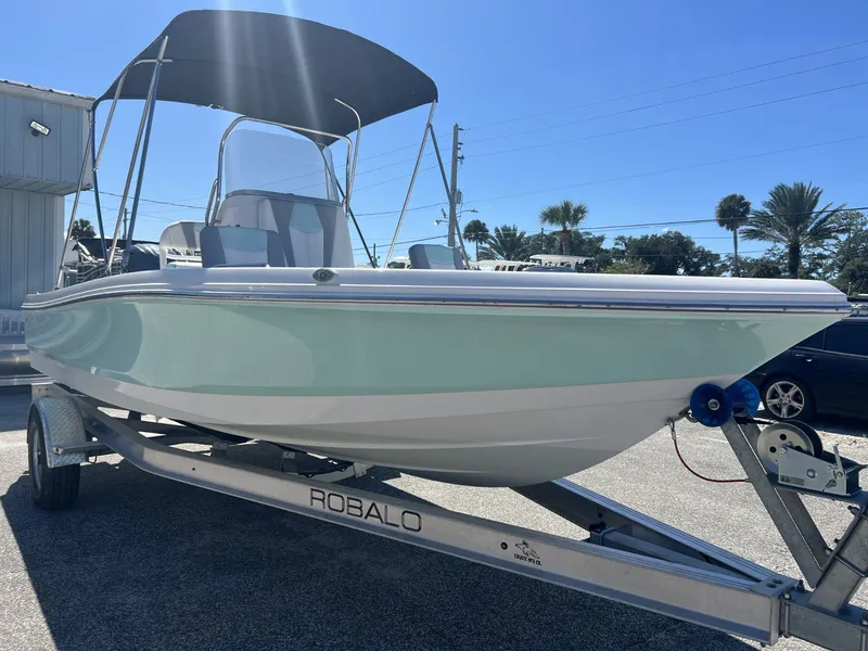Slide: The Image of Robalo 206 Cayman 2024 - 5