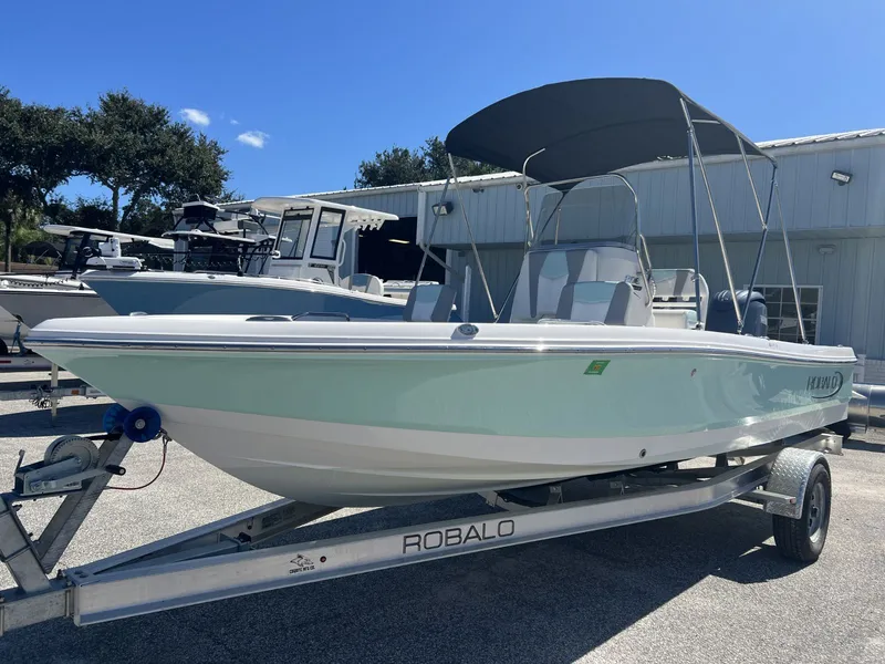 Slide: The Image of Robalo 206 Cayman 2024 - 2