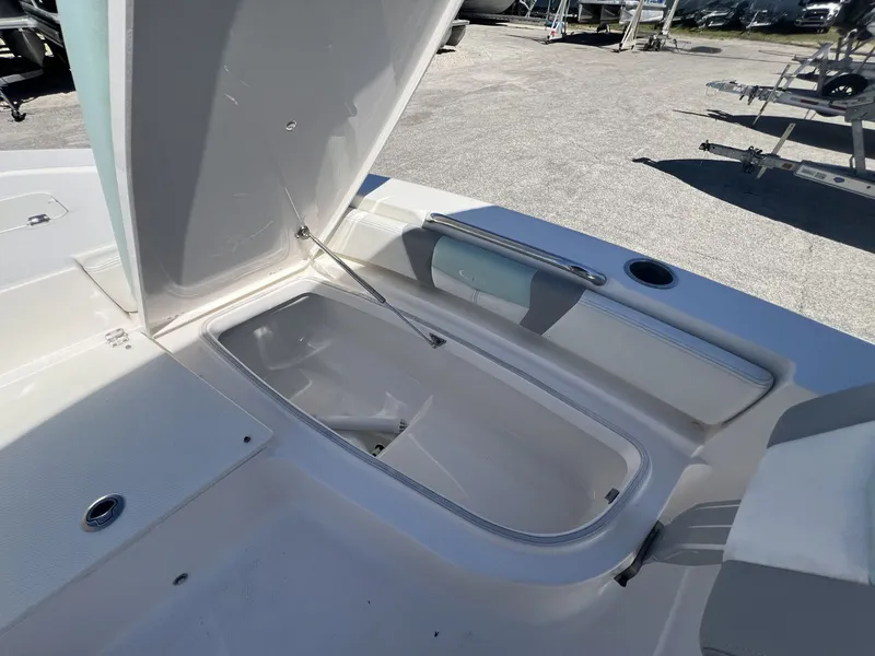 Slide: The Image of Robalo 206 Cayman 2024 - 19