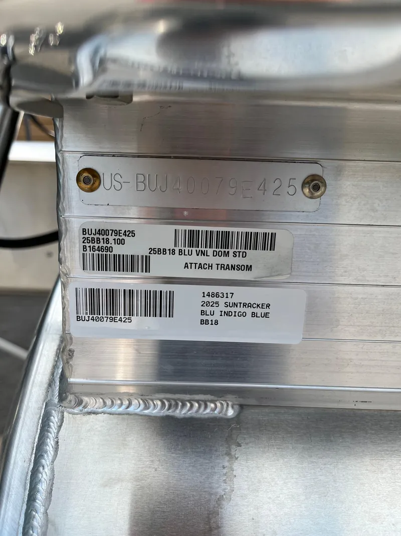 Slide: The Image of Sun Tracker Bass Buggy 18 DLX 2025 - 87